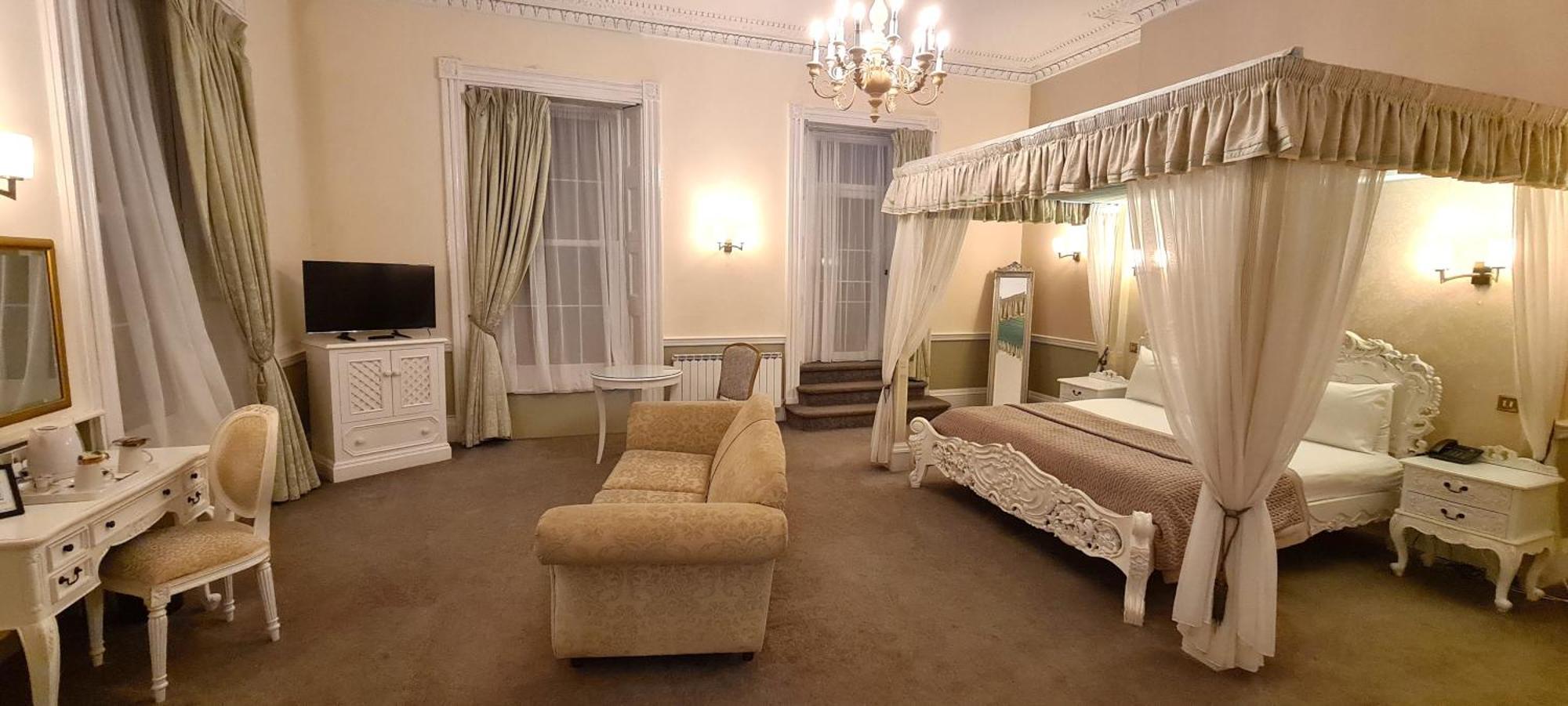 Manor Of Groves Hotel, Golf & Health Club Собриджуърт Екстериор снимка
