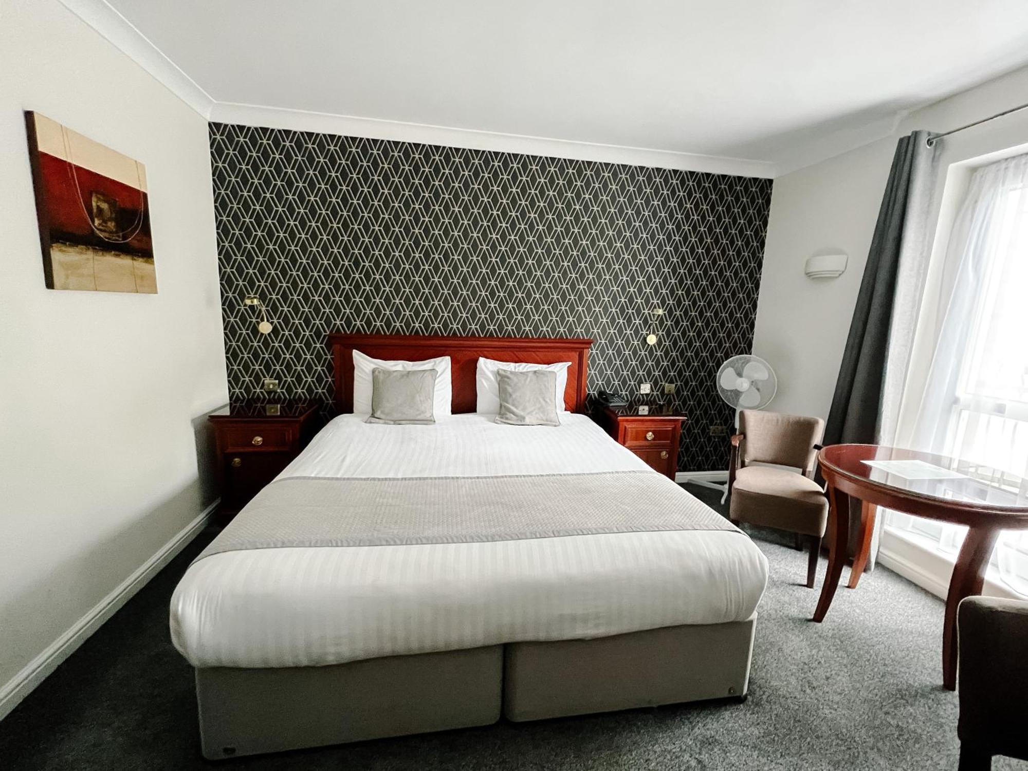 Manor Of Groves Hotel, Golf & Health Club Собриджуърт Екстериор снимка