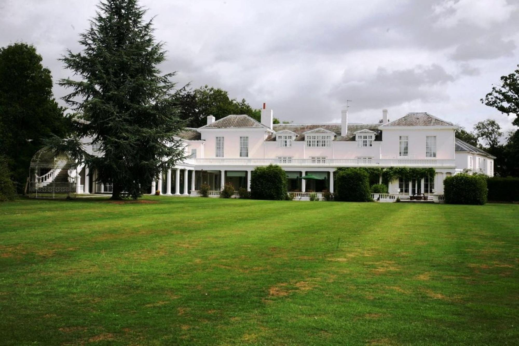 Manor Of Groves Hotel, Golf & Health Club Собриджуърт Екстериор снимка