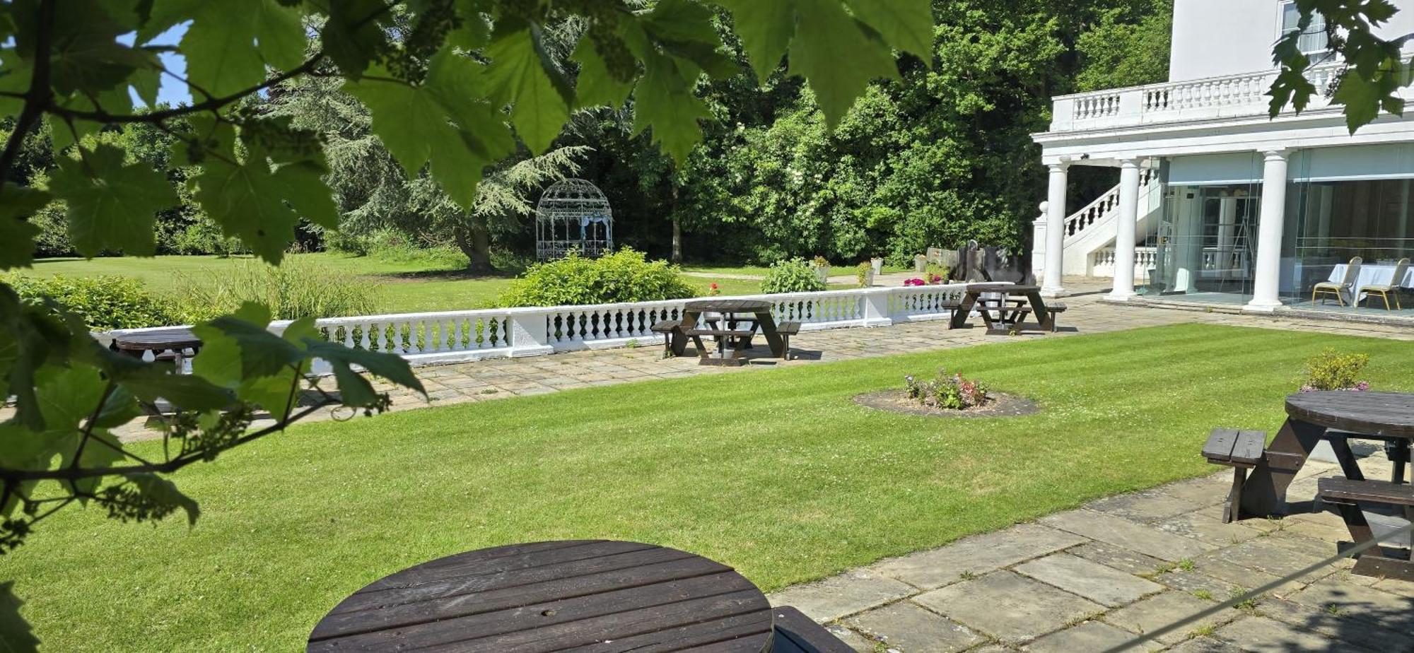 Manor Of Groves Hotel, Golf & Health Club Собриджуърт Екстериор снимка