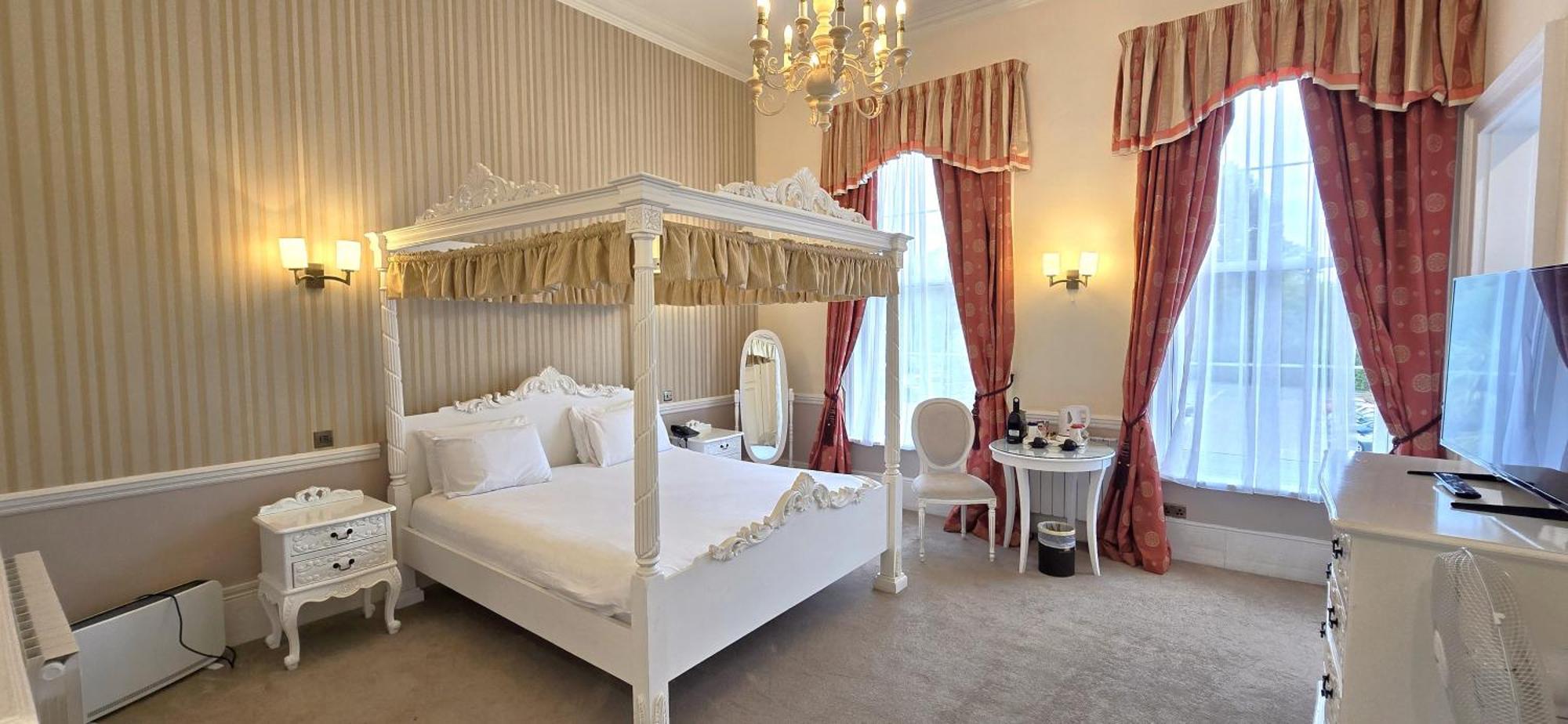 Manor Of Groves Hotel, Golf & Health Club Собриджуърт Екстериор снимка