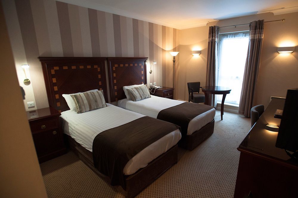 Manor Of Groves Hotel, Golf & Health Club Собриджуърт Екстериор снимка
