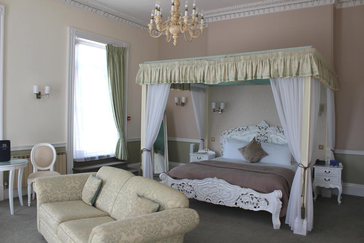Manor Of Groves Hotel, Golf & Health Club Собриджуърт Екстериор снимка