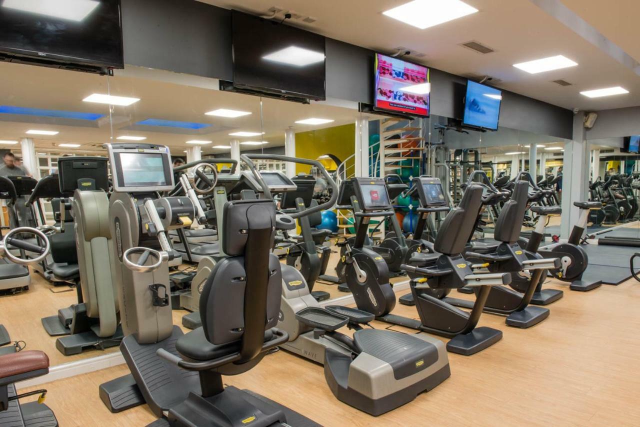 Manor Of Groves Hotel, Golf & Health Club Собриджуърт Екстериор снимка