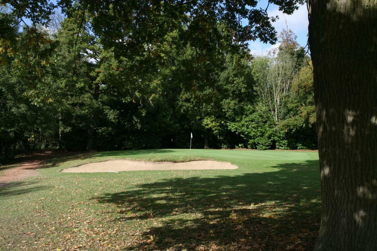 Manor Of Groves Hotel, Golf & Health Club Собриджуърт Екстериор снимка